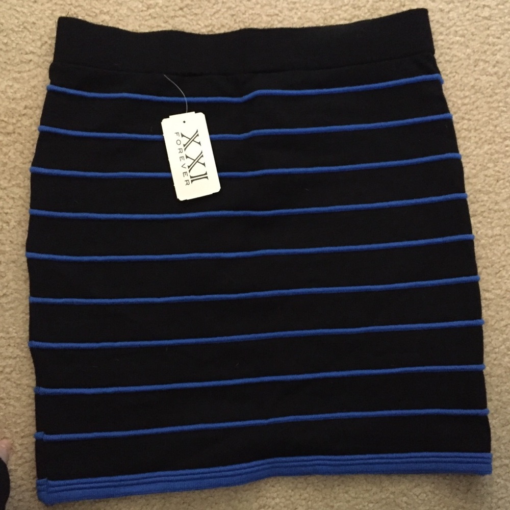 NWT- Forever 21 Bodycon Mini Skirt - Picture 2 of 2